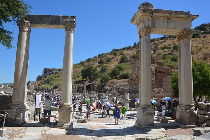 3-Hour Private Ephesus, Terrace Houses, Cruiser Only - Shopping stops and the lunch rhythm: how to keep control