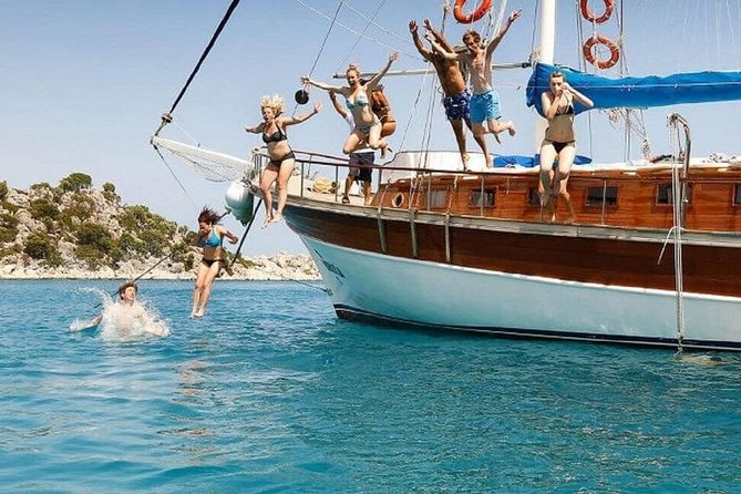 Boat Trip with Lunch From Kusadasi Port / Hotels - Kusadasi hotel pickup and the 09:45 port departure