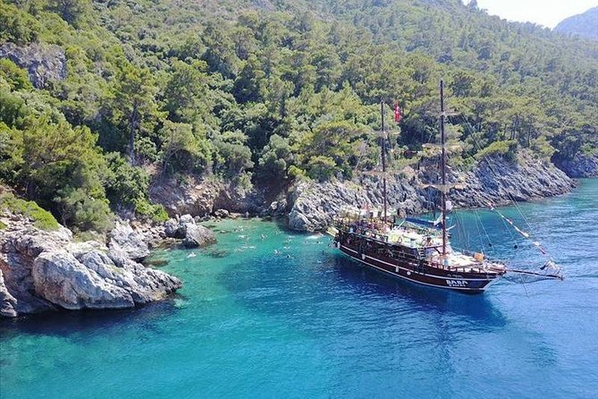 Boat Trip with Lunch From Kusadasi Port / Hotels - Crowd comfort: seating, smoking reports, and how to choose your spot
