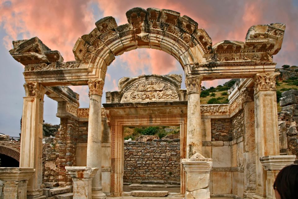 Ephesus Ancient City Highlight Tour For Cruisers - Meeting your guide at the cruise port with a name sign
