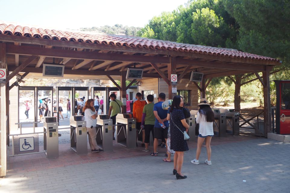 Ephesus Bible Study Tour from Kusadasi or Izmir - Strolling the ancient city: Marble Road and the Ephesus library photo moment