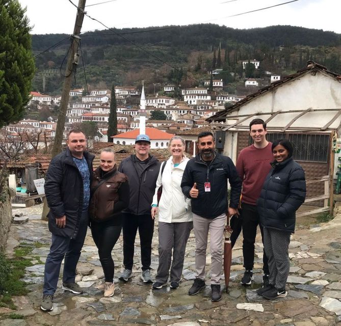 From Izmir: Full-Day Ephesus Tour with Lunch - Temple of Artemis and the İsa Bey Mosque Photo Moment