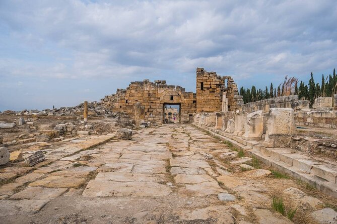 Full-day Pamukkale and Hierapolis Tour from Selcuk or Kusadasi - Lunch and the Turkish handcraft stop: practical fuel and a quick cultural pause