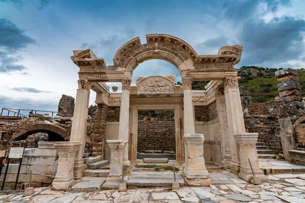 Kusadasi: Ephesus Private Tour for Cruise Guests - Temple of Artemis: what to look for at the Seven Wonders site