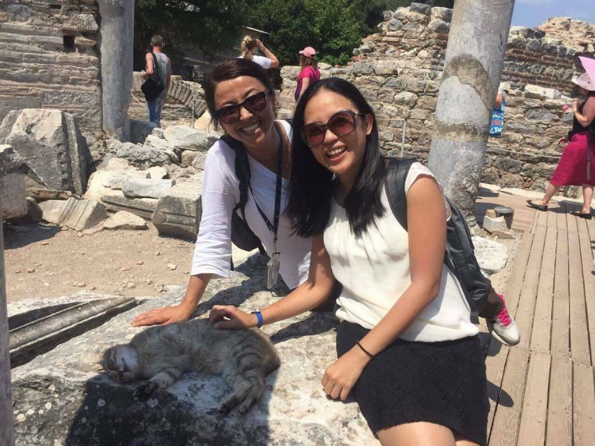 Kusadasi: Guided Pamukkale Tour - The Turkish village drive and scenic breaks