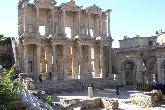 Kusadasi Port Private Ephesus Tour with LUNCH - Lunch included: fueling a walking day without overpaying
